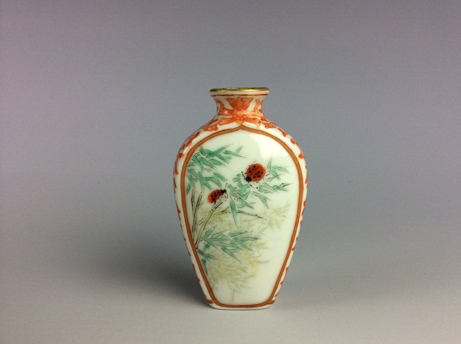 Fine Chinese porcelain snuff bottle, enamel glazed, (1 of 4)