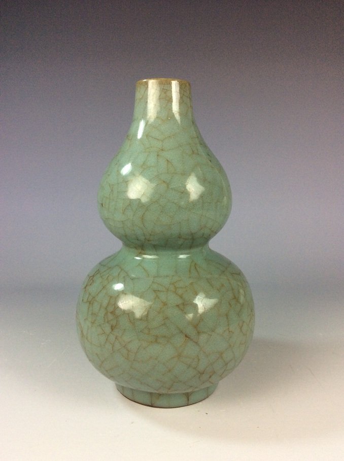 Song style, Guan kiln, Chinese celadon glazed vase with (1 of 4)