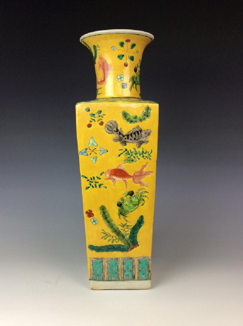 Unique Chinese verte square vase whith fish and lilly: Unique Chinese verte square vase whith fish and lilly pond decoration, six character mark on base. Size & Condition: please see the last picture for detail 紐約诺顿艺