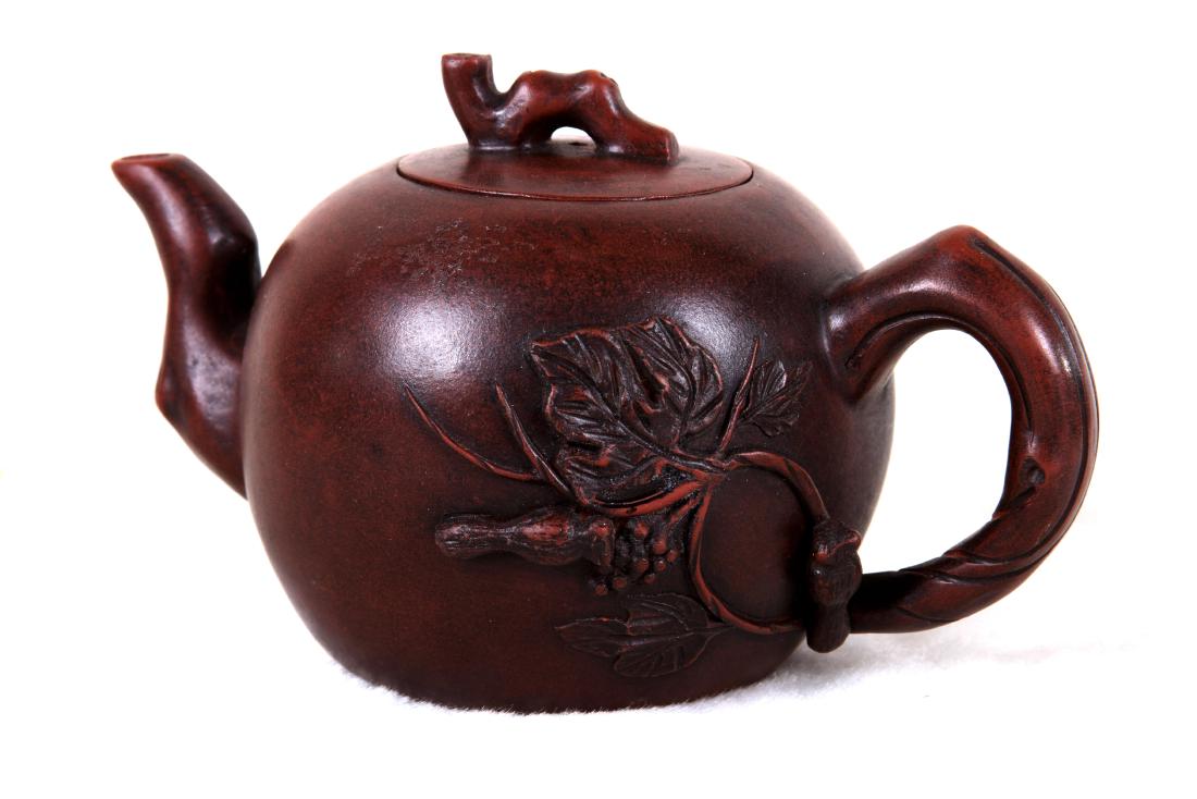 [CHINESE] HU QIN HUI" MARKED ZISHA TEA POT L:5.5" (1 of 2)