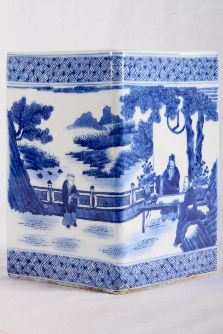 [CHINESE] EARLY 20TH CENTURY BLUE AND WHITE PROCELAIN (1 of 4)