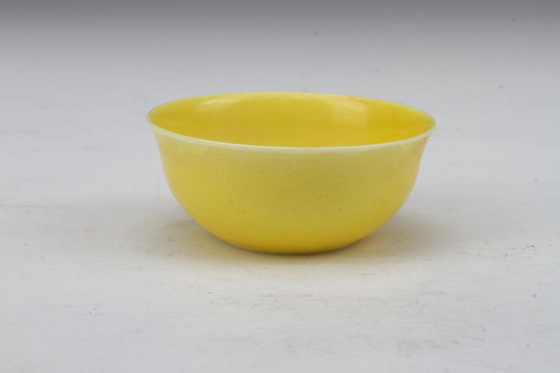 [CHINESE] A "DA MING CHENGHUA NIAN ZHI"MARKED YELLOW (1 of 2)