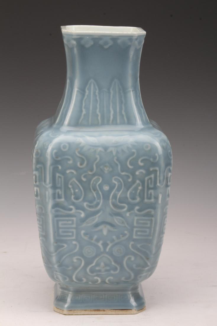 [CHINESE]"DA QING QIANLONG NIAN ZHI"MARKED EGG WHITE (1 of 2)