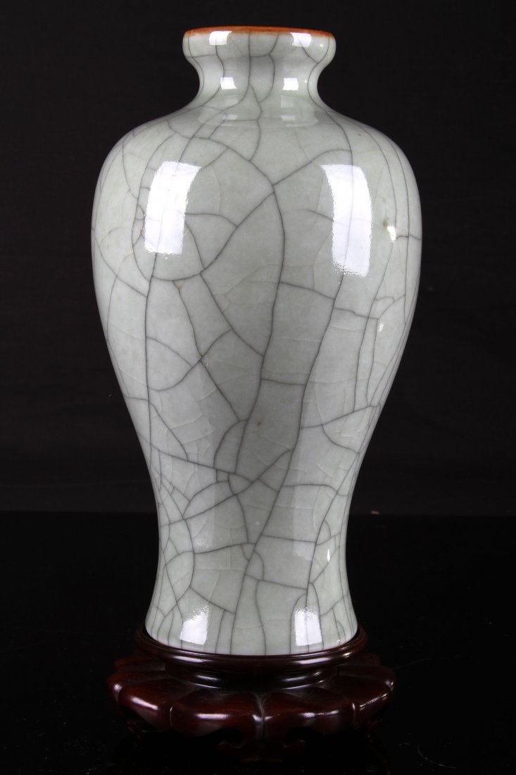 procelain: CHINESE DOU GLAZED CRACKLEWARE PORCELAIN VASE W:5" H:9.75"浏览高清图片请登录