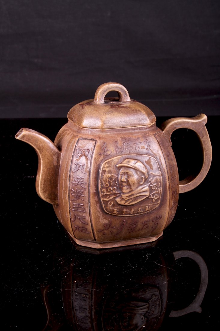 other: CHINESE GUJINGZHOU MARKED CARVED MAO ZEDONG ZISHA TEAPOT L:6.25" W:3" H:6"浏览高清图片请登录