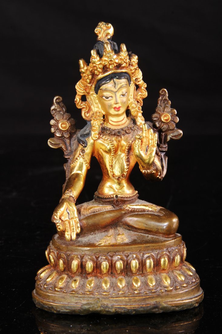 [CHINESE] NEPAL STYLED BRONZE GILT GOLD SITTING BUDDHA: 尼泊尔式铜鎏金坐佛[CHINESE] NEPAL STYLED BRONZE GILT GOLD SITTING BUDDHA L:3" W:1" H:4.75"