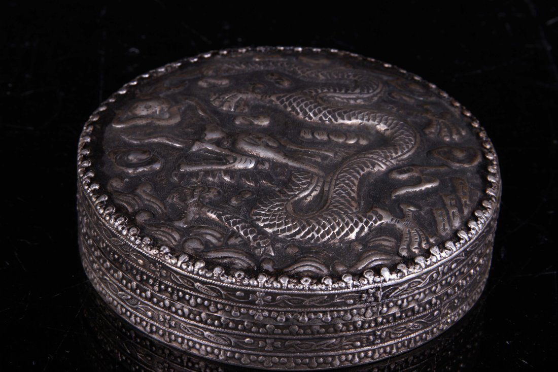 [CHINESE]A LATE 19TH CENTURY "ZUYIN" MARKED SILVER BOX (1 of 4)