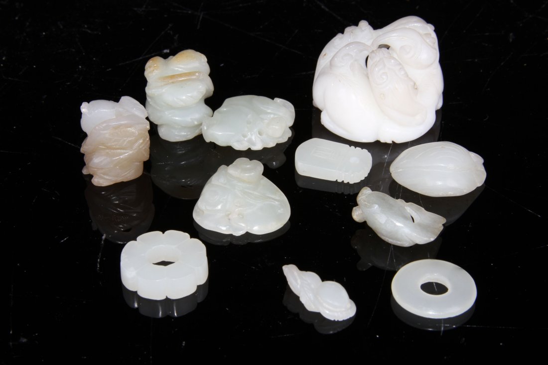 [CHINESE]A SET OF LATE 19TH CENTURY HETIAN JADE PENDANT (1 of 4)