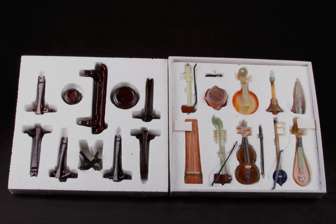 [CHINESE] EARLY 20TH CENTURY AGATE CARVED INSTRUMENT (1 of 5)