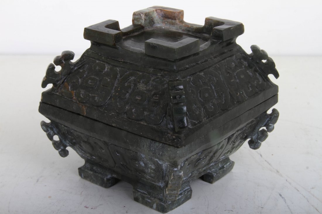 [CHINESE]A JADE CARVED BOX WITH FIGURES OF TAOTIE (1 of 4)