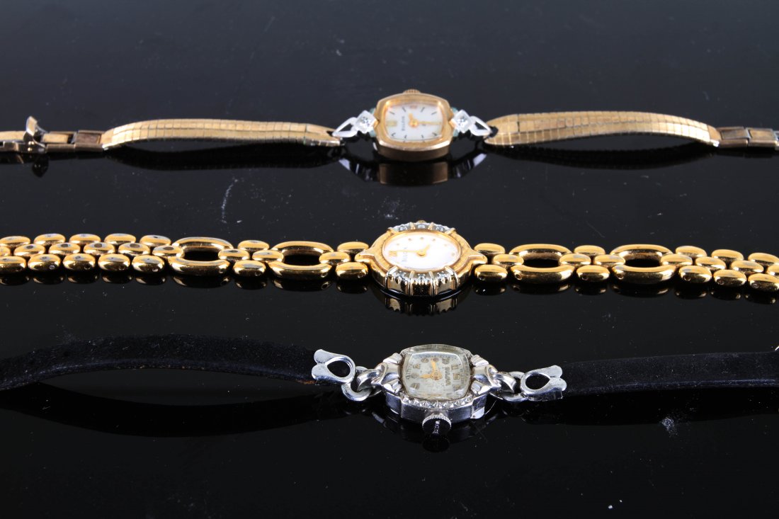 A SET OF BULOVA WOMAN'S WATCH (3 ITEMS)L:7": A SET OF BULOVA WOMAN'S WATCH (3 ITEMS)L:7"BULOVA女士腕表三只