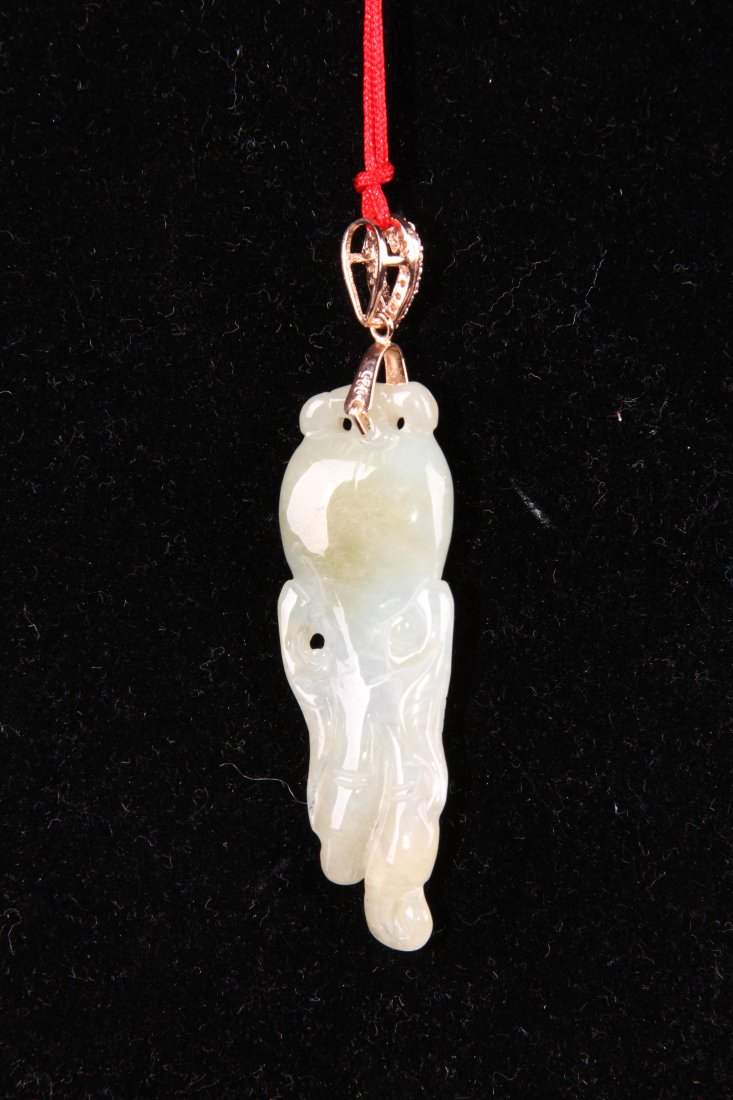 [CHINESE]A LATE 19TH CENTURY JADEITE CICADA SHAPED (1 of 2)