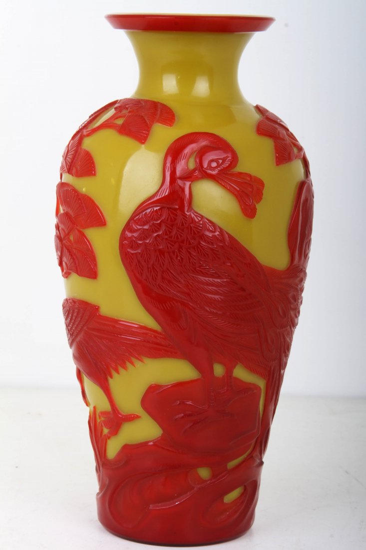 [CHINESE]A "BO SHAN LIU LI"MARKED PEKING GLASS VASE (1 of 4)