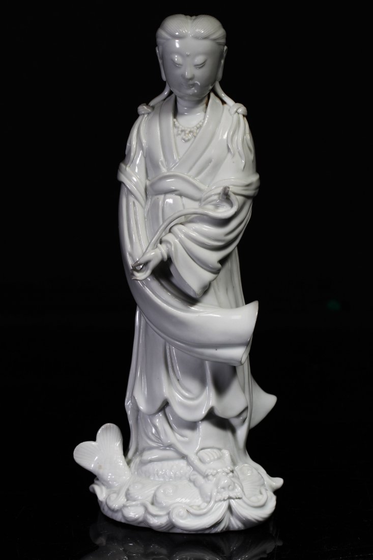 [CHINESE]A LATE 19TH CENTURY "LIN ZHOU SHAN YIN"MARKED: [CHINESE]A LATE 19TH CENTURY "LIN ZHOU SHAN YIN"MARKED BLANC DE CHINE STATUE OF KWAN YIN W:4.5" H:10"十九世纪后林周闪印款德化