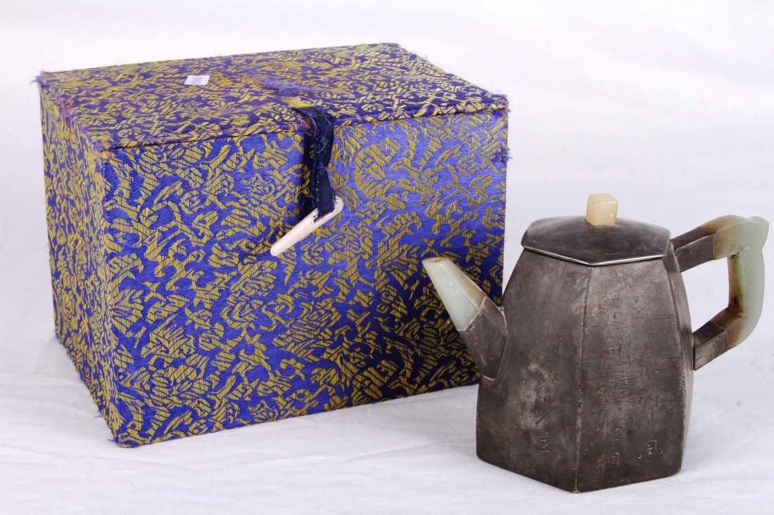 [CHINESE]A "YANG PENG NIAN ZHI"MARKED YIXING GLAY TEA (1 of 4)