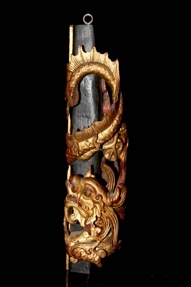 CHINESE 19TH TO 20TH CENTURY CARVED WOOD WINDOW GRILLE: CHINESE 19TH TO 20TH CENTURY CARVED WOOD WINDOW GRILLE ORNAMENT WITH GILT OF DRAGON L:10" W:2.5"十九世纪至二十世纪鎏金木雕
