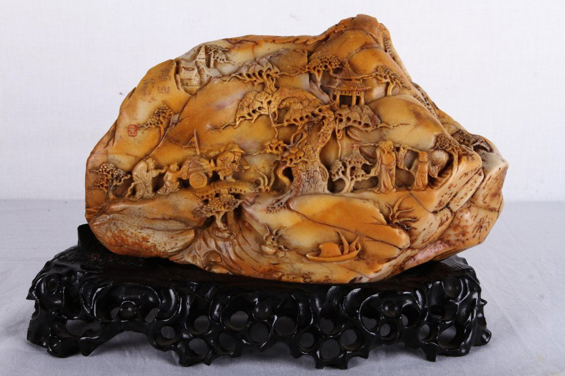 [CHINESE]A LATE 19TH CENTURY "MAO RONG"MARKED SHOUSHAN (1 of 4)