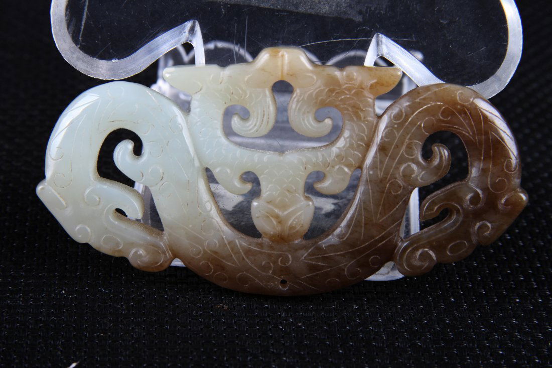 [CHINESE]A LATE 19TH CENTURY HETIAN JADE CARVED DRAGON (1 of 3)