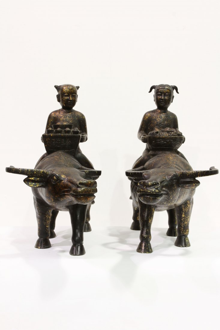 [CHINESE]A PAIR OF BRONZE CARVED STATUES L:29" W:13" (1 of 2)