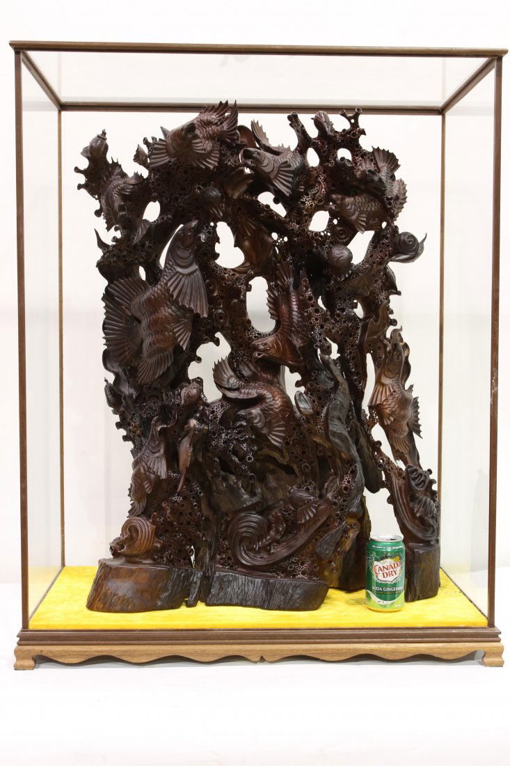 [CHINESE]A ROOT CARVED ORNAMENT WITH GLASS FRAME L:24" (1 of 3)