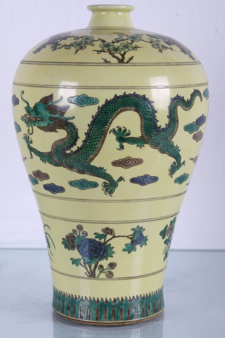 [CHINESE]A "DA QING KANG XI NIAN ZHI"MARKED THREE COLOR: [CHINESE]A "DA QING KANG XI NIAN ZHI"MARKED THREE COLOR GLAZED MEI VASE PAINTED WITH DRAGON AND CLOUDS W:7" H:13.6"大清康熙年制款素三彩É