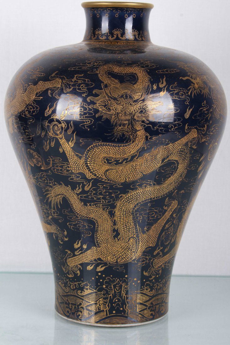 [CHINESE]A "DA QING QIAN LONG NIAN ZHI"MARKED DARK (1 of 4)