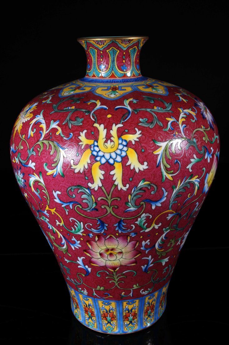 [CHINESE]A "DA QING QIAN LONG NIAN ZHI"MARKED FAMILLE: [CHINESE]A "DA QING QIAN LONG NIAN ZHI"MARKED FAMILLE ROSE PORCELAIN MEI VASE PAITNED WITH FLOWERS W:8.5" H:16大清乾隆年制款轧道粉彩&#
