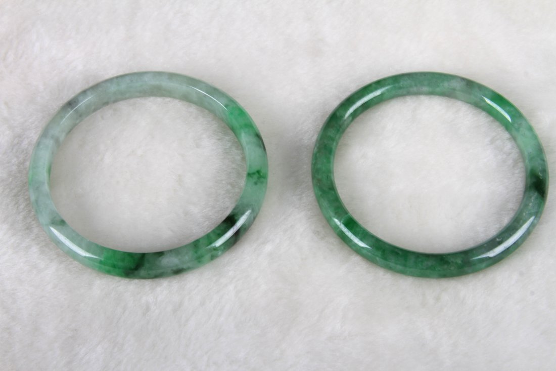 [CHINESE]A PAIR OF JADEITE BANGLES W:2.7" (1 of 2)