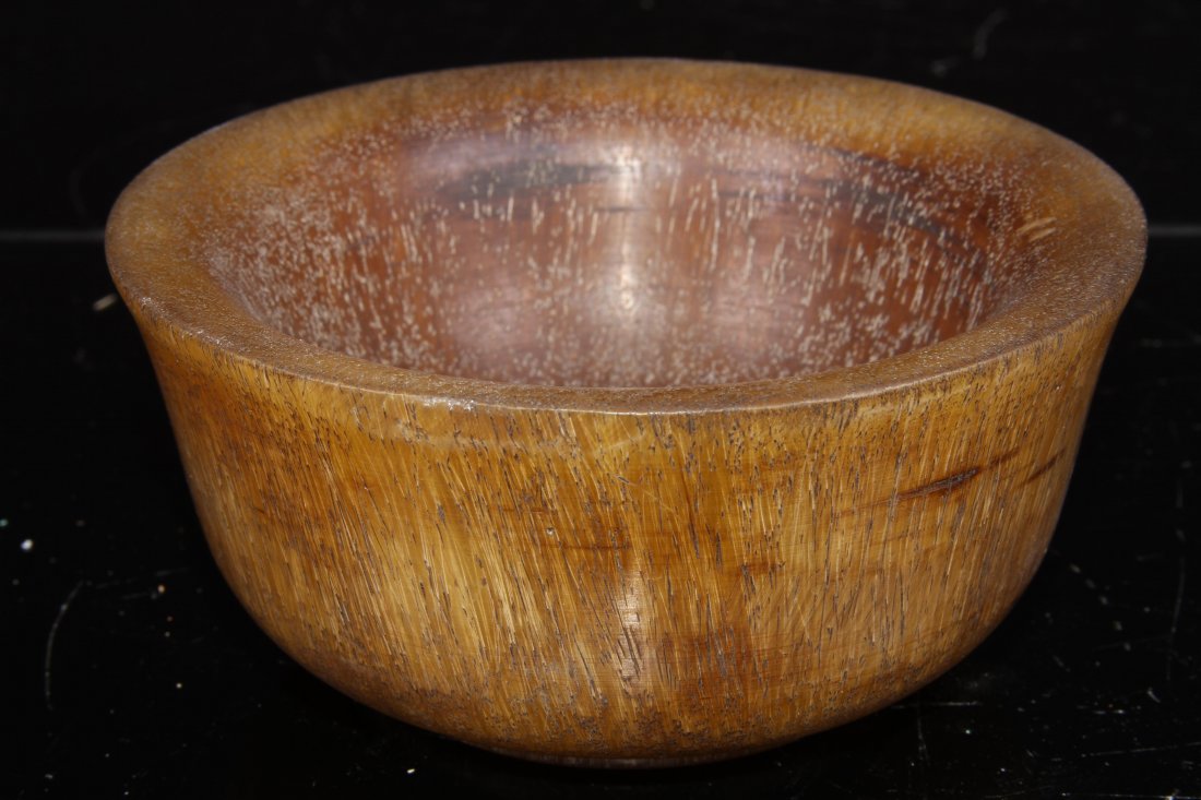 [CHINESE]A LATE 19TH CENTURY HORN CARVED BOWL W:4.75" (1 of 2)