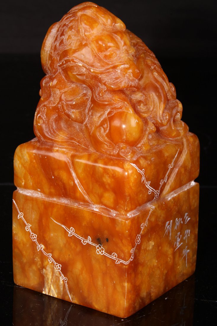 [CHINESE]A LATE 19TH CENTURY "QIU TANG"MARKED SHOUSHAN: [CHINESE]A LATE 19TH CENTURY "QIU TANG"MARKED SHOUSHAN STONE SEALS L:2.8" W:2.8" H:6十九世纪后秋堂款寿山石雕龙印