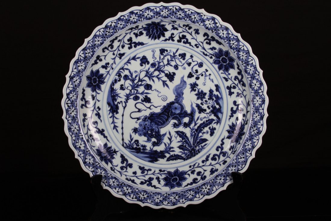 [CHINESE]A QING DYNASTY STYLED BLUE AND WHITE PLATE (1 of 4)