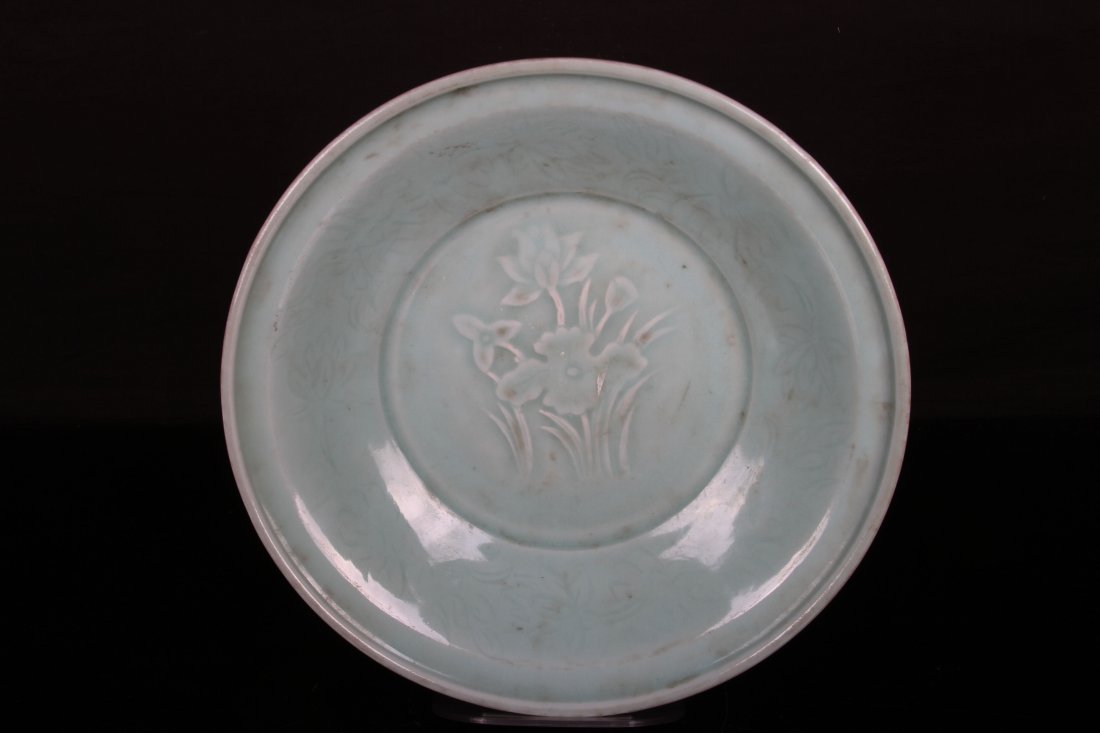 [CHINESE]A MING DYNASTY STYLED CELADON PLATE CARVED (1 of 3)