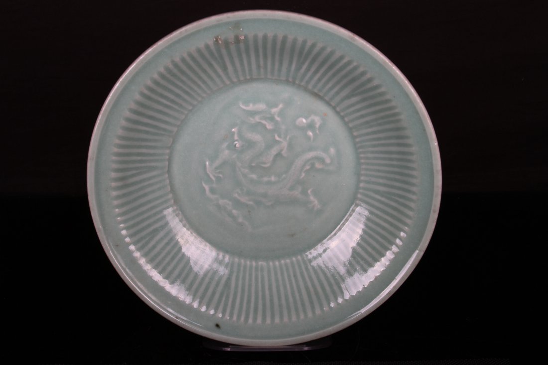[CHINESE]A MING DYNASTY STYLED CELADON PLATE CARVED (1 of 3)
