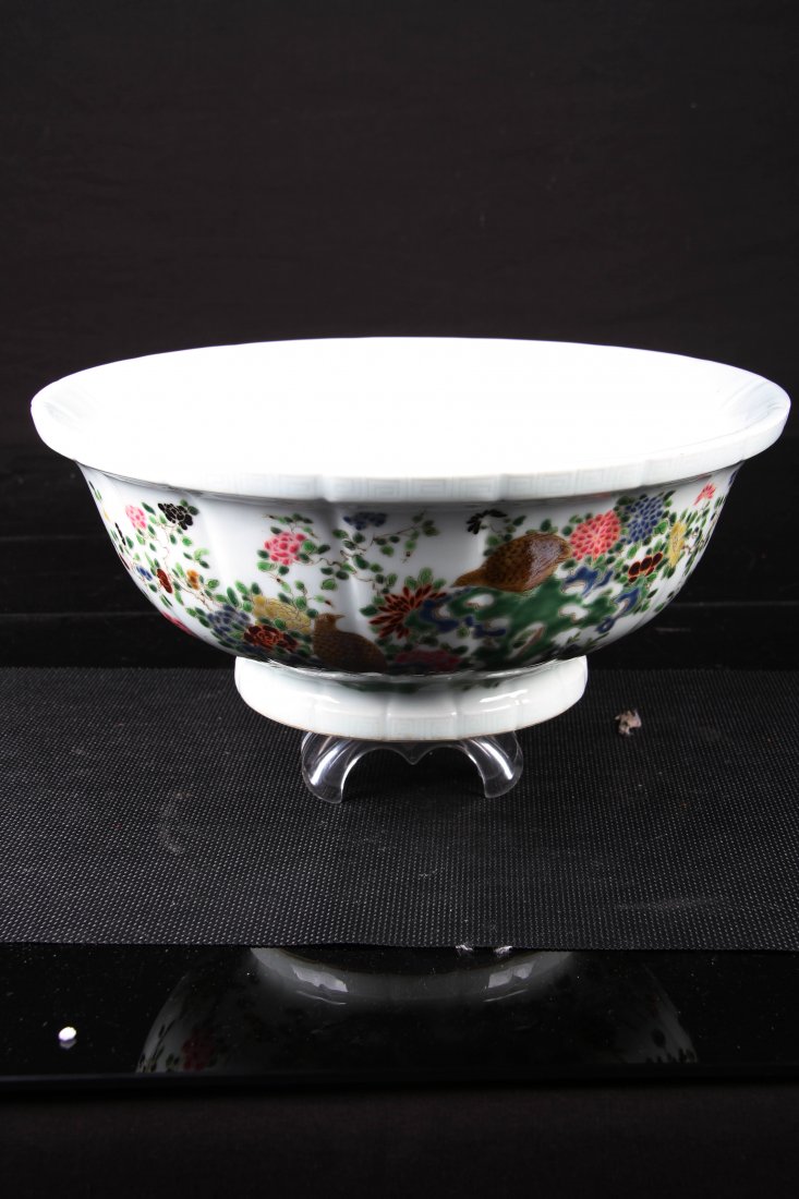 [CHINESE]A "GUO REN TANG ZHI"MARKED FAMILLE ROSE: [CHINESE]A "GUO REN TANG ZHI"MARKED FAMILLE ROSE PORCELAIN BOWL PAINTED WITH FLOWERS AND BIRDS W:11"H:4.3"郭仁堂制款粉彩花鸟大碗