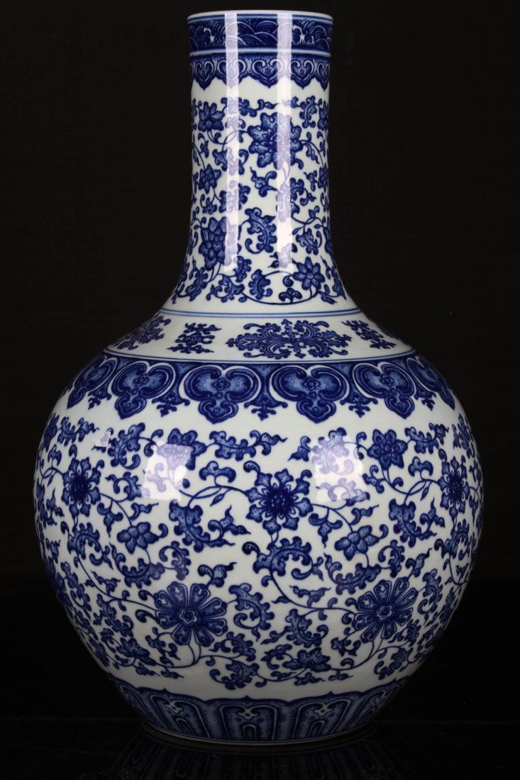 [CHINESE]A "DA QING QIAN LONG NIAN ZHI"MARKED BLUE AND (1 of 5)