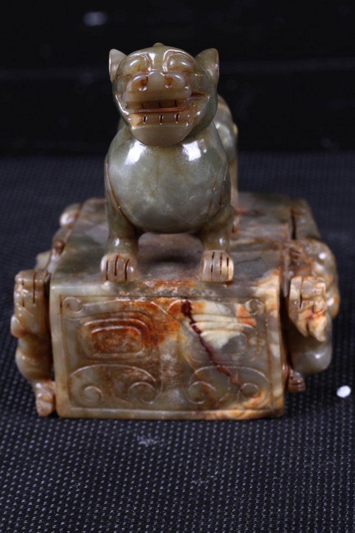 [CHINESE]A ANCIENT JADE CARVED SEAL WITH KUILONG SHAPED (1 of 3)