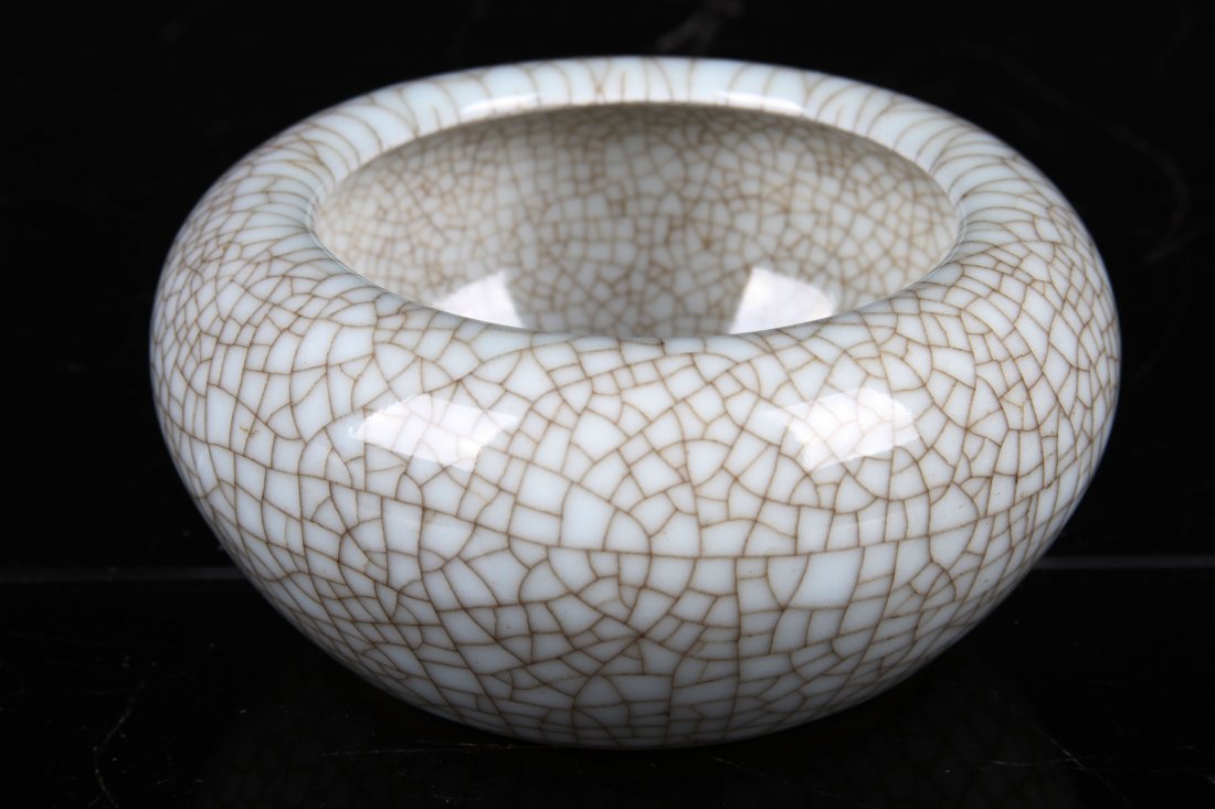 [CHINESE]A SONG DYNASTY STYLED GUAN GLAZED WATER POT (1 of 2)