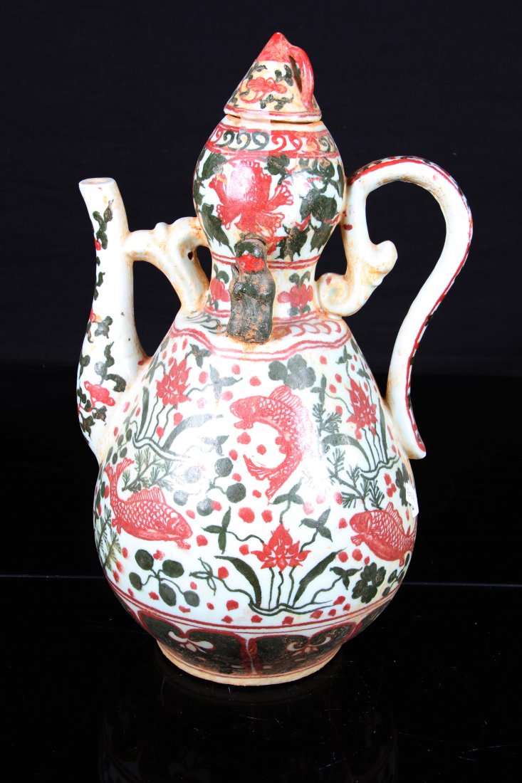 [CHINESE]A YUAN DYNASTY STYLED BLUE AND WHITE WITH IRON (1 of 2)