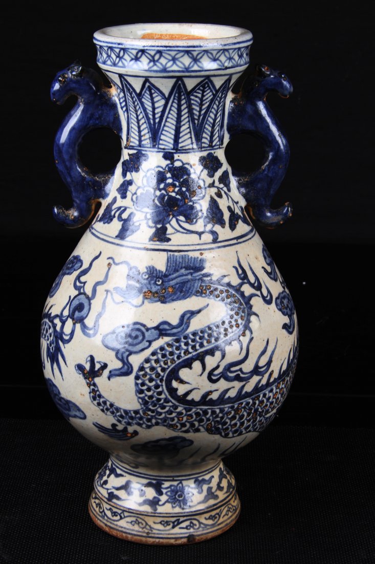 [CHINESE]A MING DYNASTY STYLED BLUE AND WHITE VASE: [CHINESE]A MING DYNASTY STYLED BLUE AND WHITE VASE PAINTED WITH CLOUD AND DRAGON W:6.5" H:13"明式青花云龙纹双耳樽
