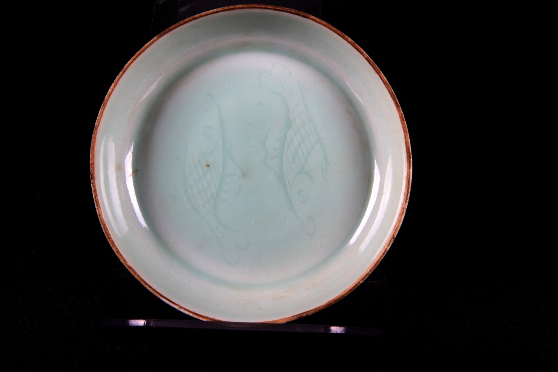 [CHINESE]A MING DYNASTY STYLED CELADON DISH CARVED WITH (1 of 2)