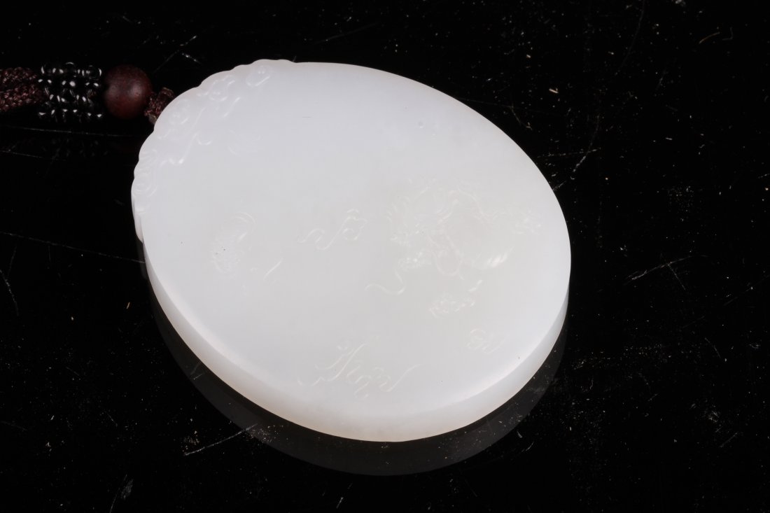 [CHINESE]A HETIAN JADE CARVED PENDANT WITH DRAGON(41g) (1 of 2)