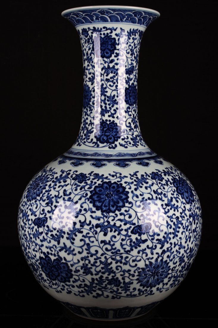 [CHINESE]A "DA QING QIAN LONG NIAN ZHI"MARKED BLUE AND (1 of 5)