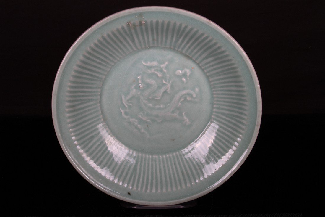 [CHINESE]A MING DYNASTY STYLED CELADON PLATE CARVED (1 of 3)