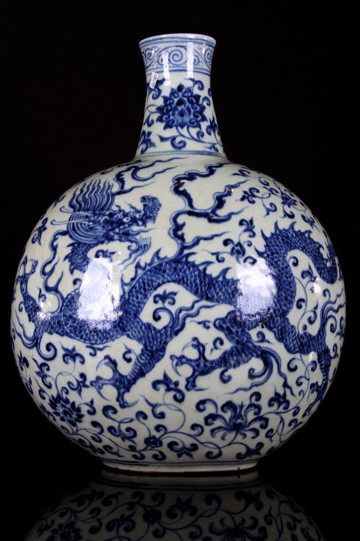 [CHINESE]MING DYNASTY STYLED BLUE AND WHITE PORCELAIN (1 of 3)