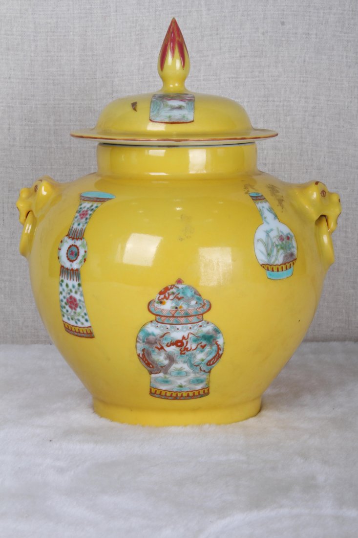 [CHINESE]A "DA QING YONG ZHENG NIAN ZHI"MARKED FAMILLE (1 of 2)