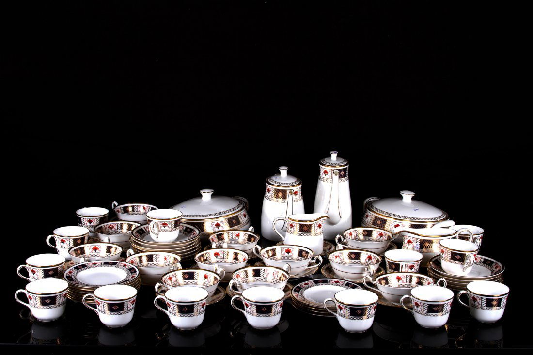 [BRITISH]A SET OF ROYAL CROWN BRITISH PORCELAIN (1 of 2)