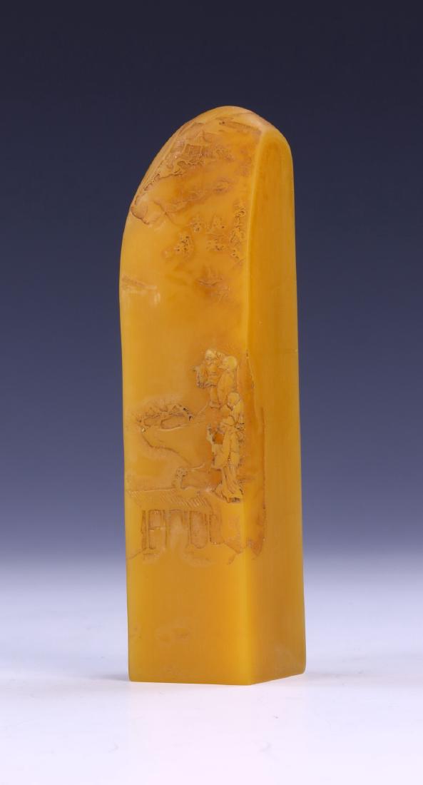 A FINE CHINESE TIANHUANG SOAPSTONE CARVING (1 of 3)