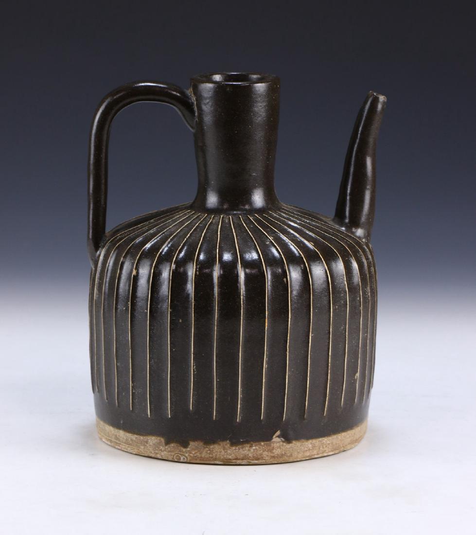 A CHINESE ANTIQUE BLACK GLAZED PORCELAIN TEAPOT (1 of 6)