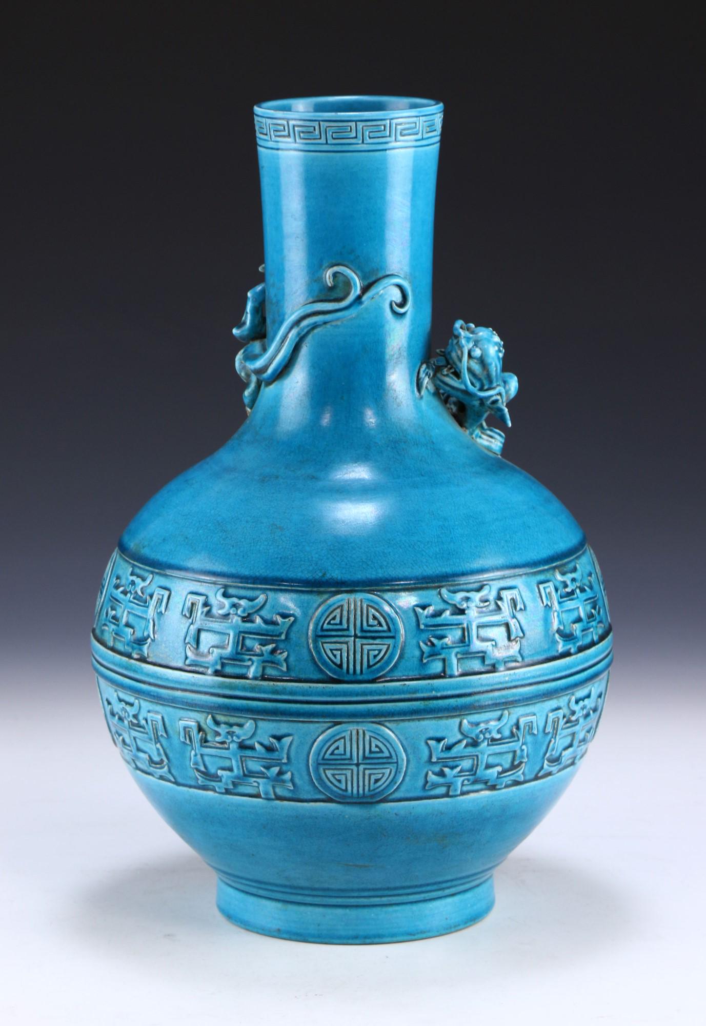 A CHINESE BLUE GLAZED PORCELAIN VASE (1 of 7)