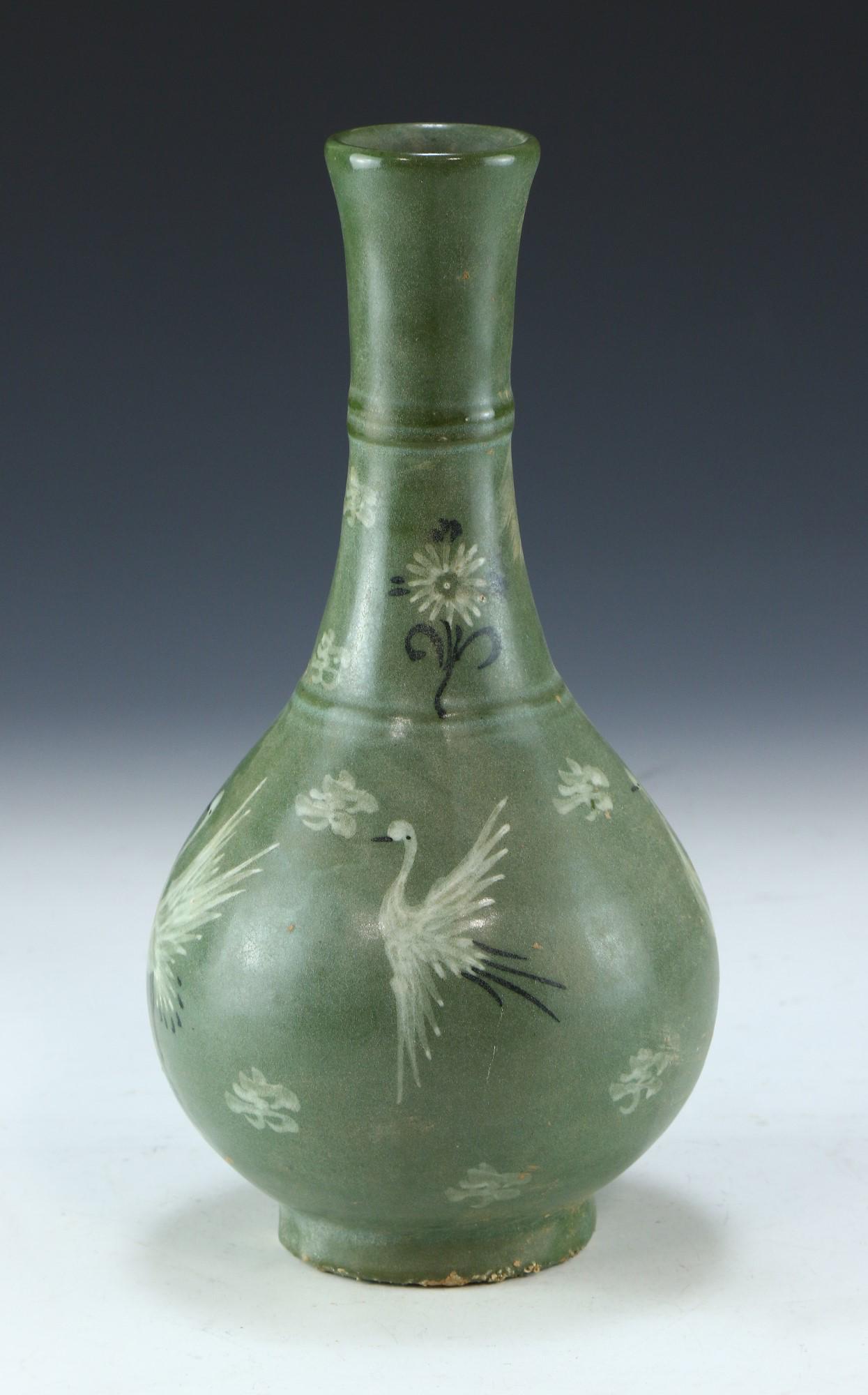 A KOREAN CELADON GLAZED PORCELAIN VASE (1 of 5)